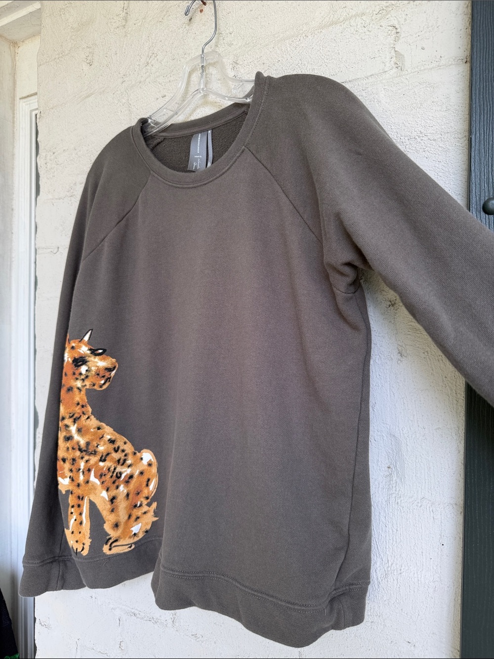 By Anthropologie LouLou Avenue Cheetah Graphic Sweatshirt Size Medium - Picture 4 of 12